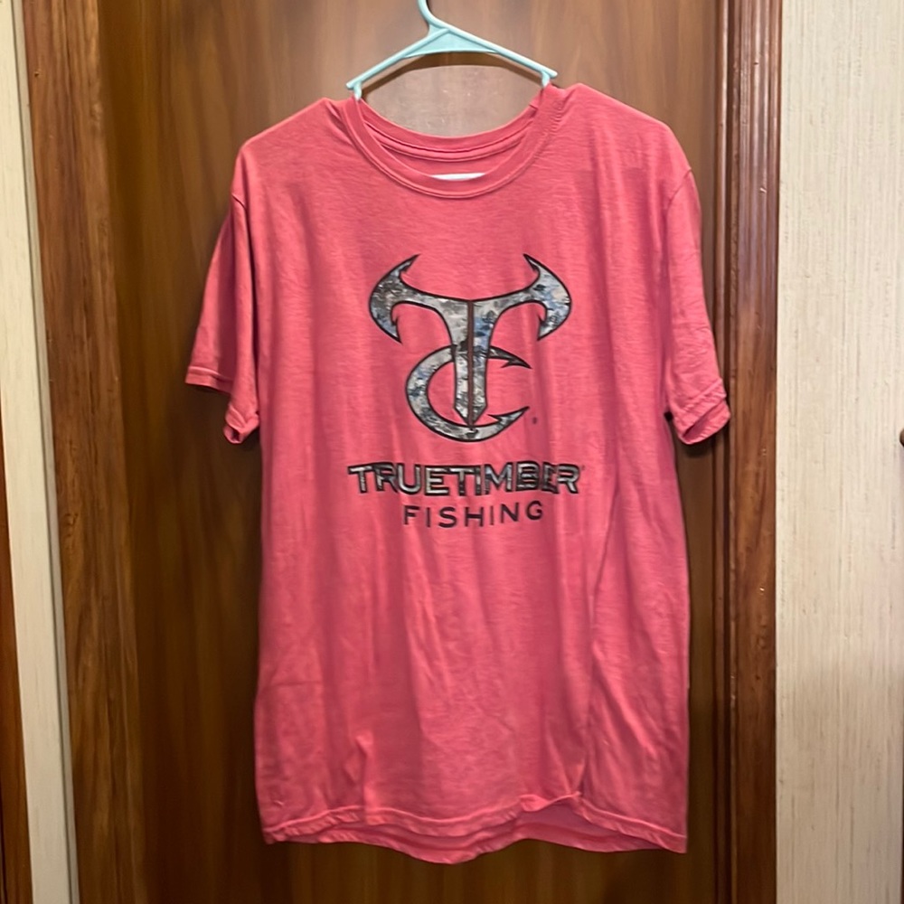 Men's red REALTREE t-shirt. Size L